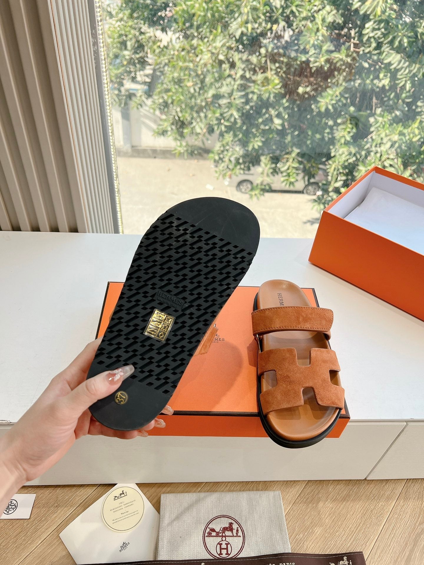 CHYPRE SANDAL IN VIVID ORANGE SUEDE - 35