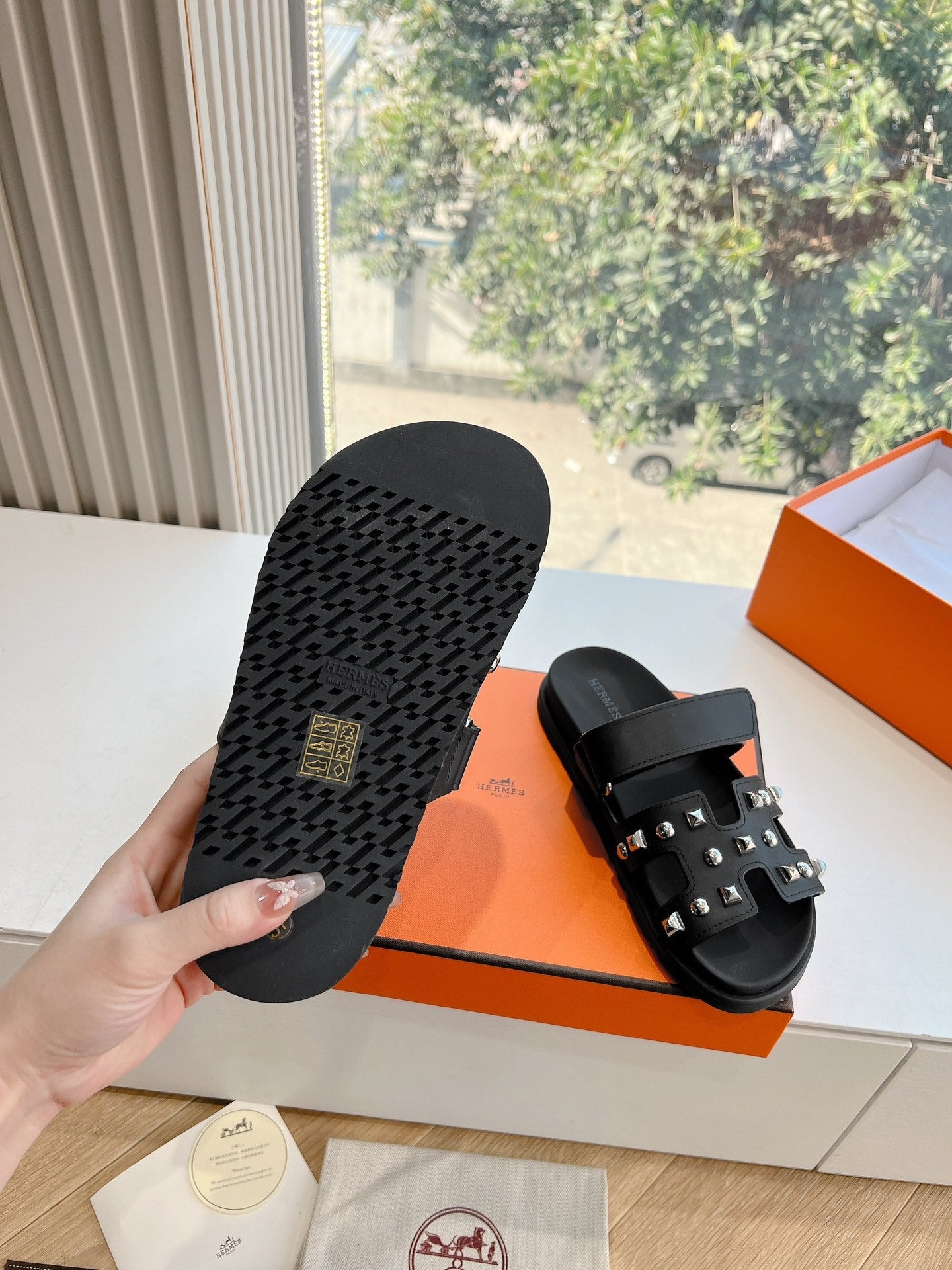 CHYPRE SANDAL IN BLACK CALFSKIN WITH STUDS - 35