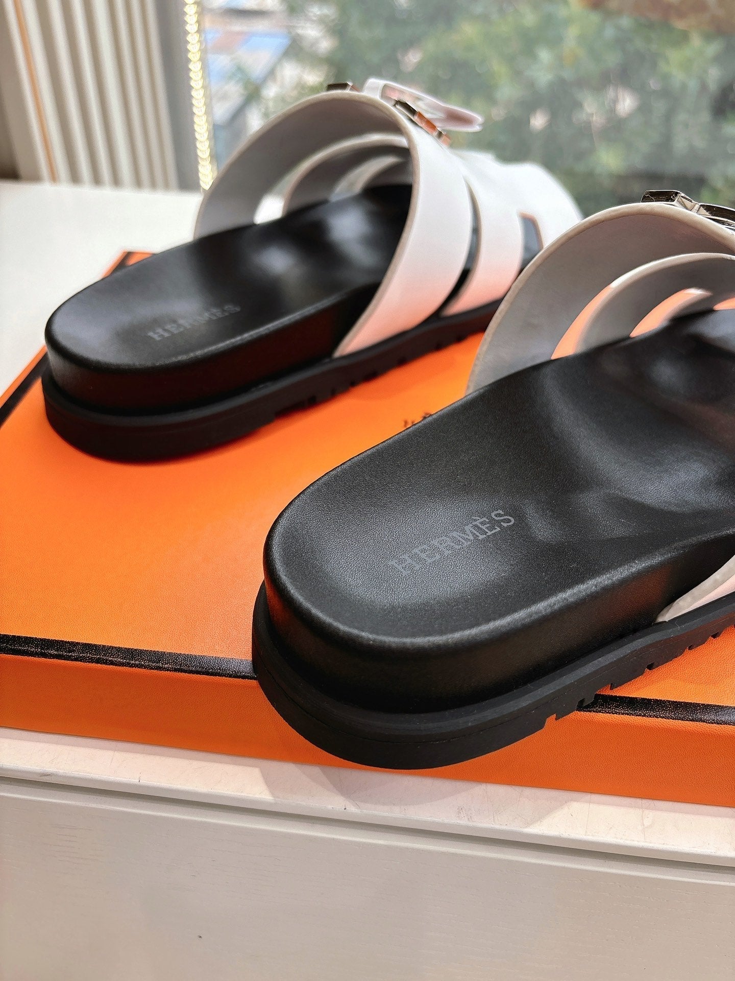 CHYPRE SANDAL IN WHITE CALFSKIN - 35