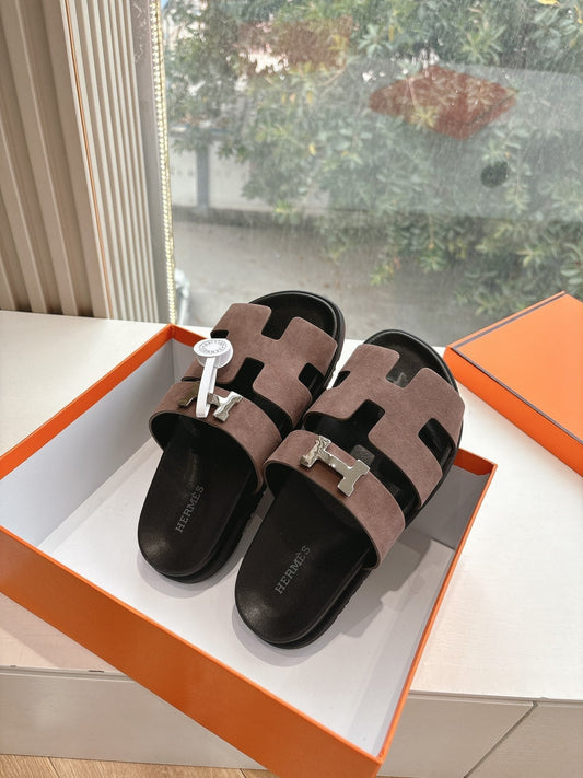 CHYPRE SANDAL IN MEDIUM BROWN SUEDE - 35