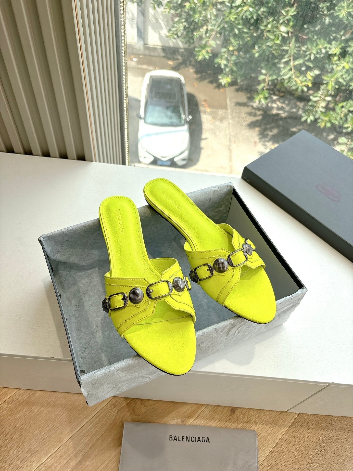 CAGOLE FLAT MULES IN LIME YELLOW CALFSKIN - 34