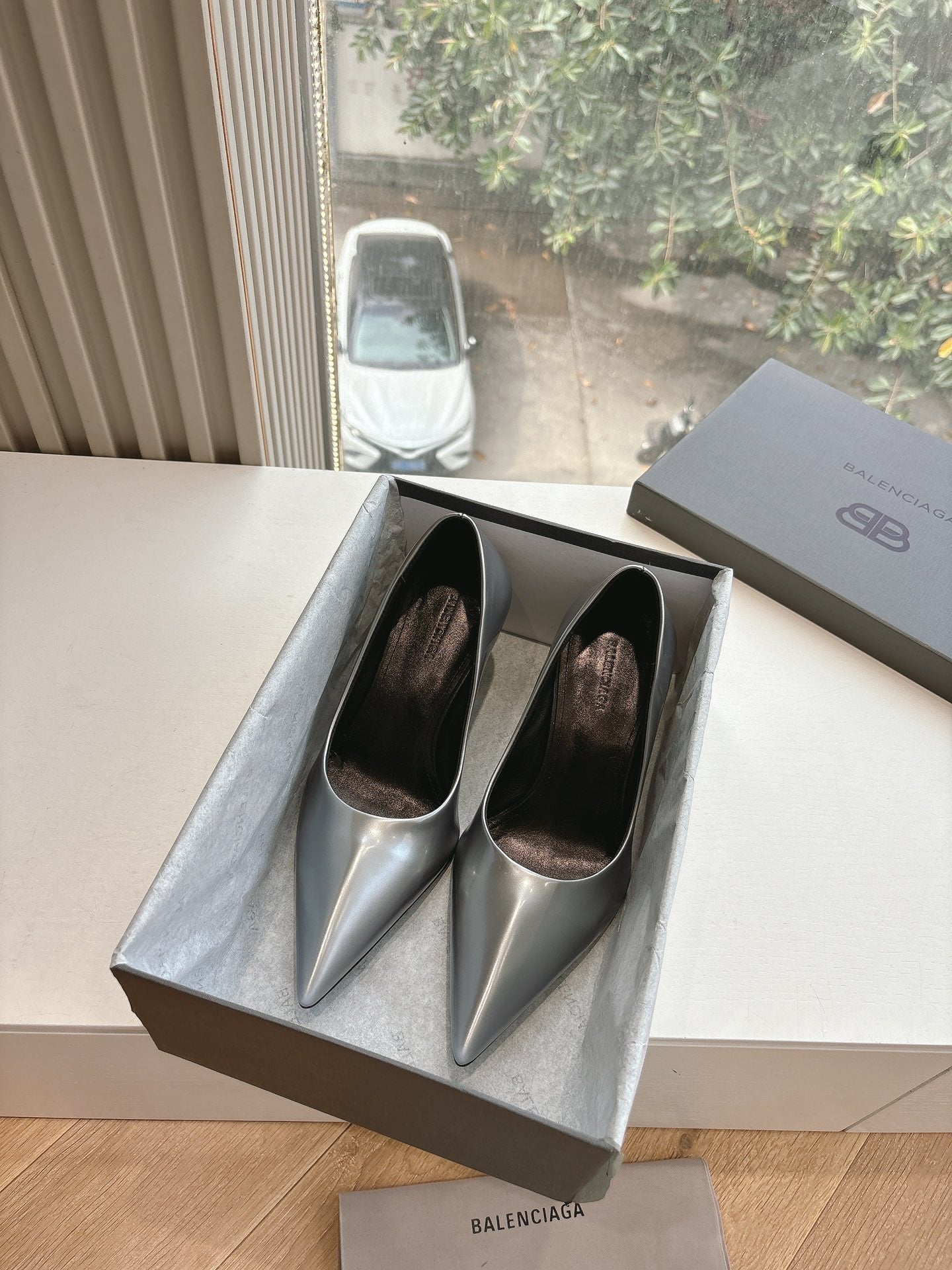 HIGH PUMPS IN RHINO GRAY PATENT CALFSKIN - 34