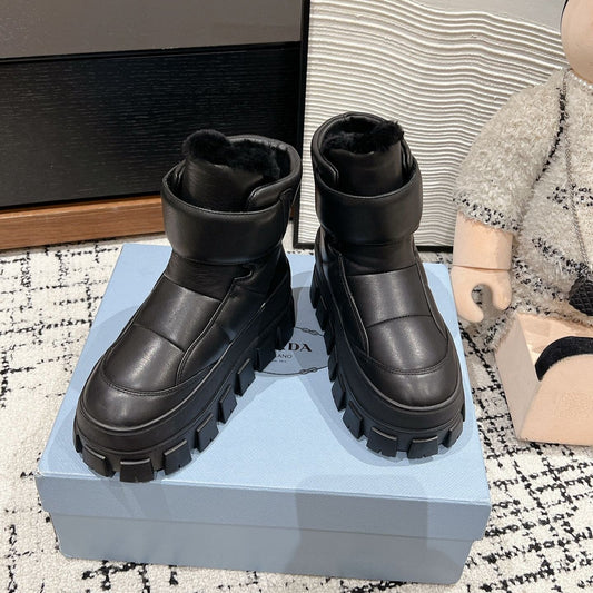 MONOLITH ANKLE BOOTS WITH STRAP IN BLACK CALFSKIN AND FLEECE LINING - 35