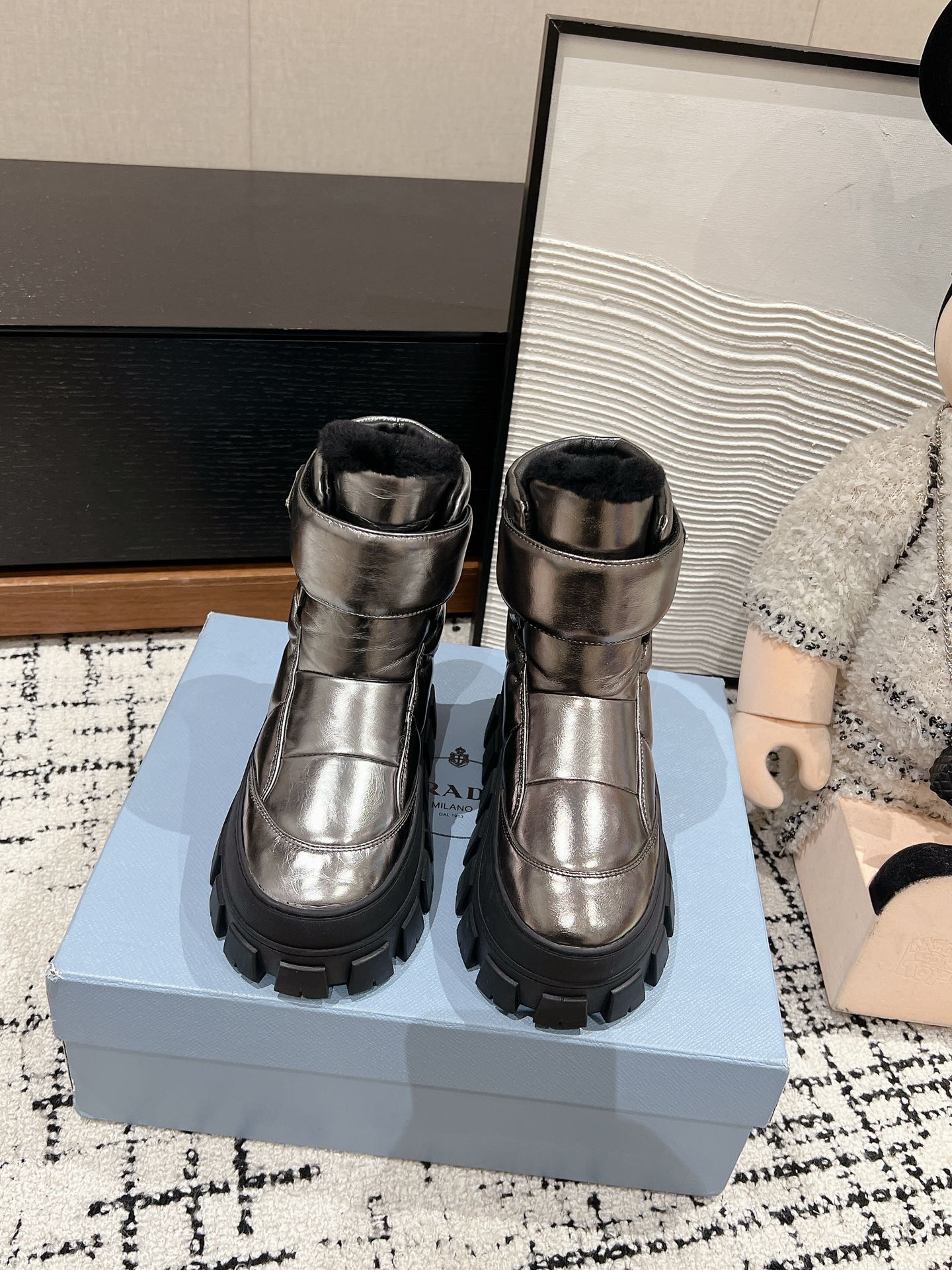 MONOLITH ANKLE BOOTS WITH STRAP IN METALLIC GRAY CALFSKIN AND FLEECE LINING - 35