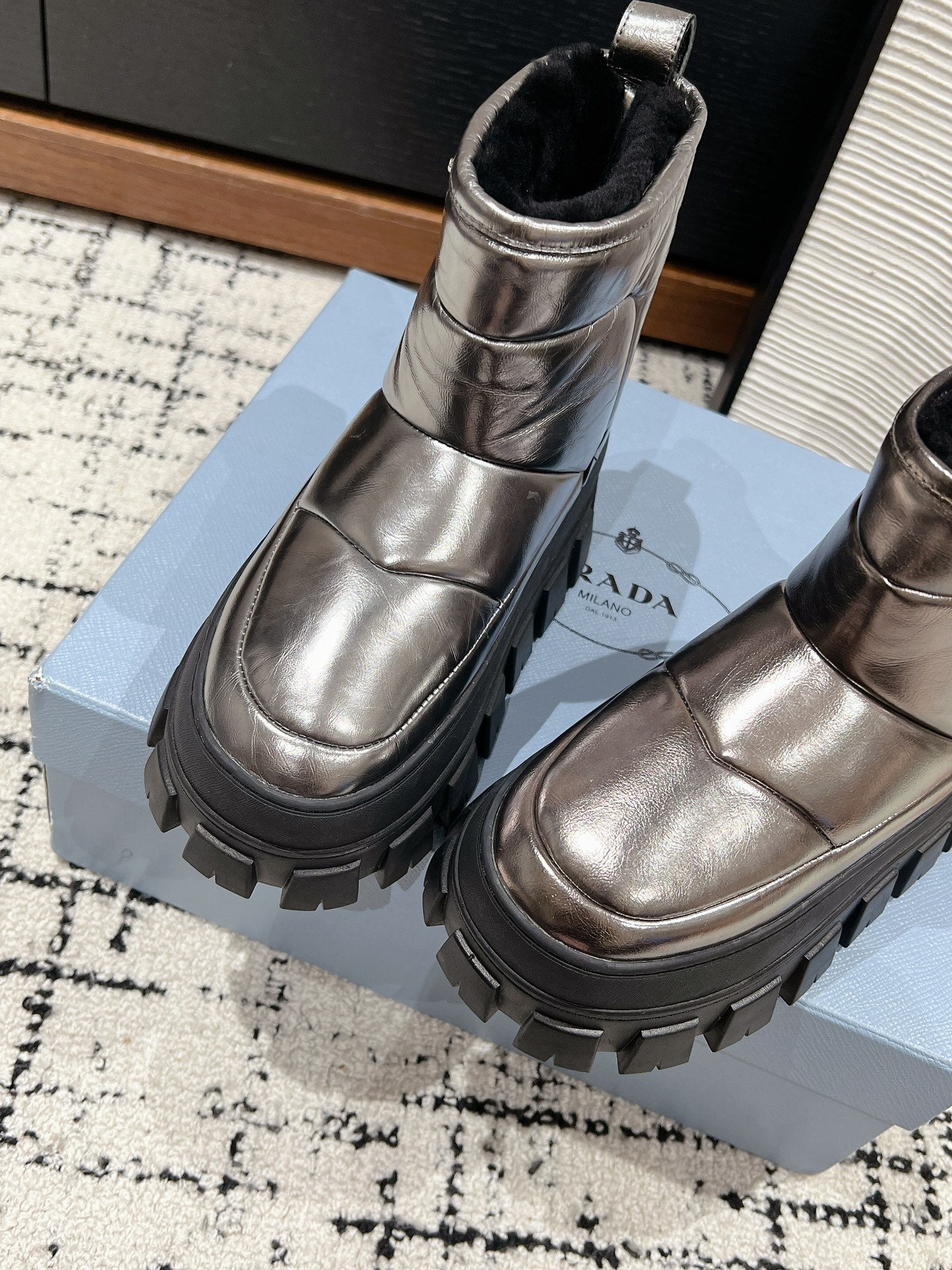 MONOLITH ANKLE BOOTS IN METALLIC GRAY CALFSKIN AND LAMB FUR LINING - 35