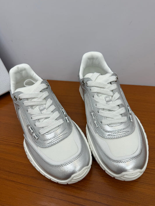 DIOR 26S SNEAKERS IN WHITE AND SILVER CALFSKIN AND MESH
