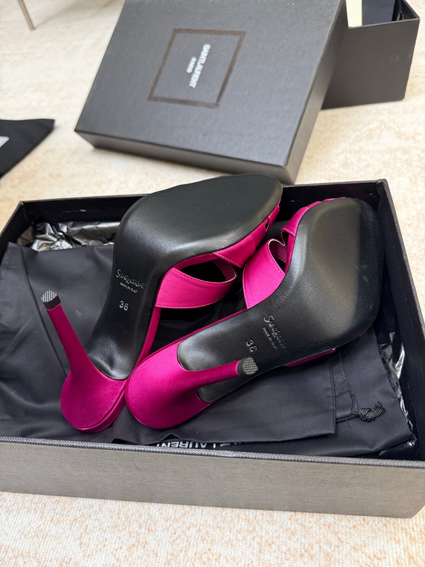 БОСОНІЖКИ YSL 26S НА ПІДБОРАХ 105 ММ З ТЕМНО-РОЖЕВОГО АТЛАСУ