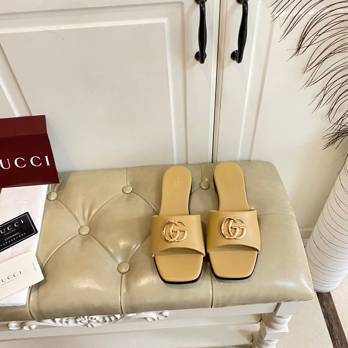GUCCI 26S SLIDES IN DARK BEIGE CALFSKIN
