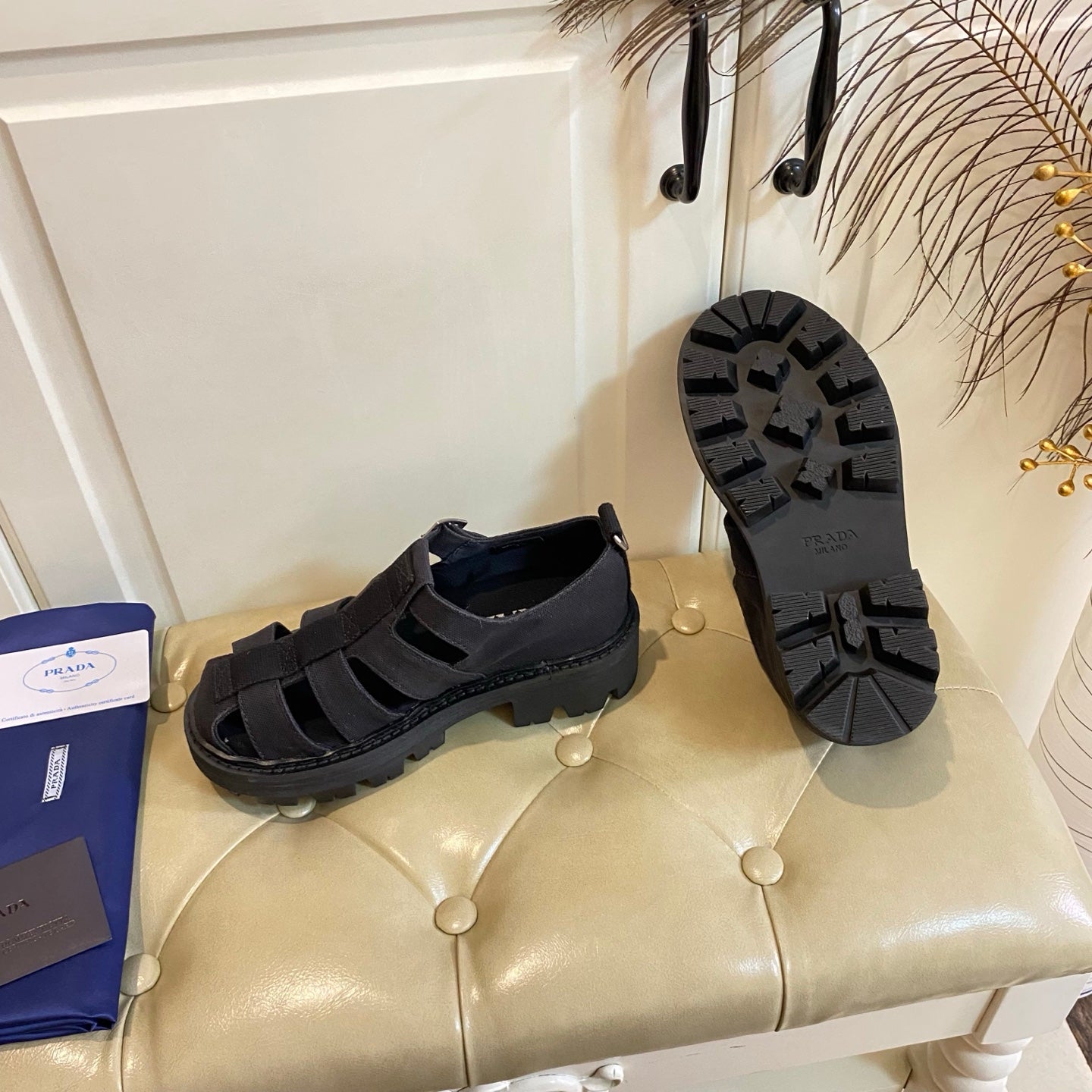 ЖІНОЧІ САНДАЛІ PRADA 26S BUCKLE FISHERMAN НА ГРУБІЙ ПІДОШВІ З ЧОРНОГО ПОЛОТНА