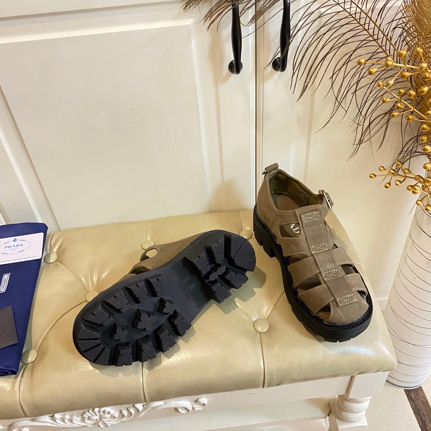Сандалії-рибалки PRADA 26S BUCKLE на масивній підошві з коричневого полотна