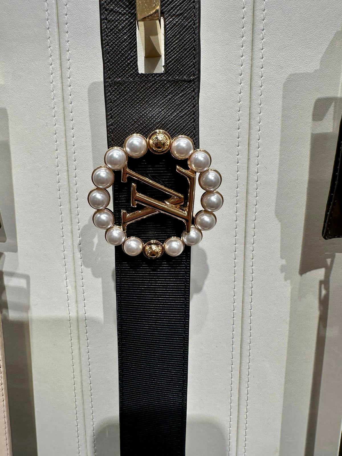 LV CIRCLE PEARL 35MM REVERSIBLE BELT IN BLACK CALFSKIN GOLD HARDWARE - 30