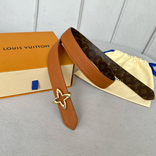 LV РЕМІНЬ MINI FLOWERGRAM 30 ММ ДВОСТОРОННІЙ З ТИСНЕНОЇ ТЕЛЯЧОЇ ШКІРИ КОЛЬОРУ БРОНЗОВО-КОРИЧНЕВИЙ І ЗОЛОТИСТОЮ ФУРНІТУРОЮ - 30