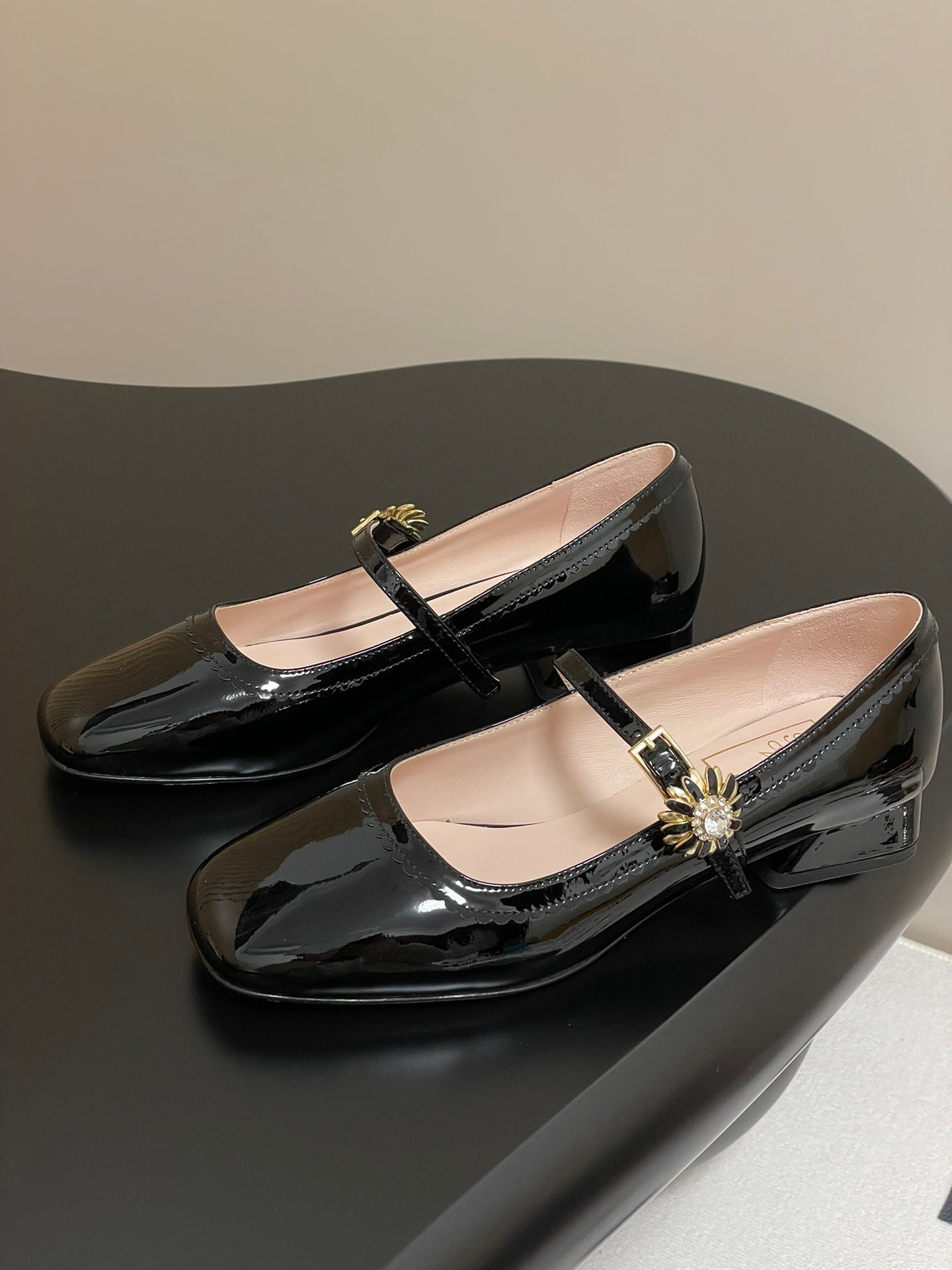 TRÈS VIVIER MARY JANE PUMPS IN BLACK PATENT CALFSKIN - 35