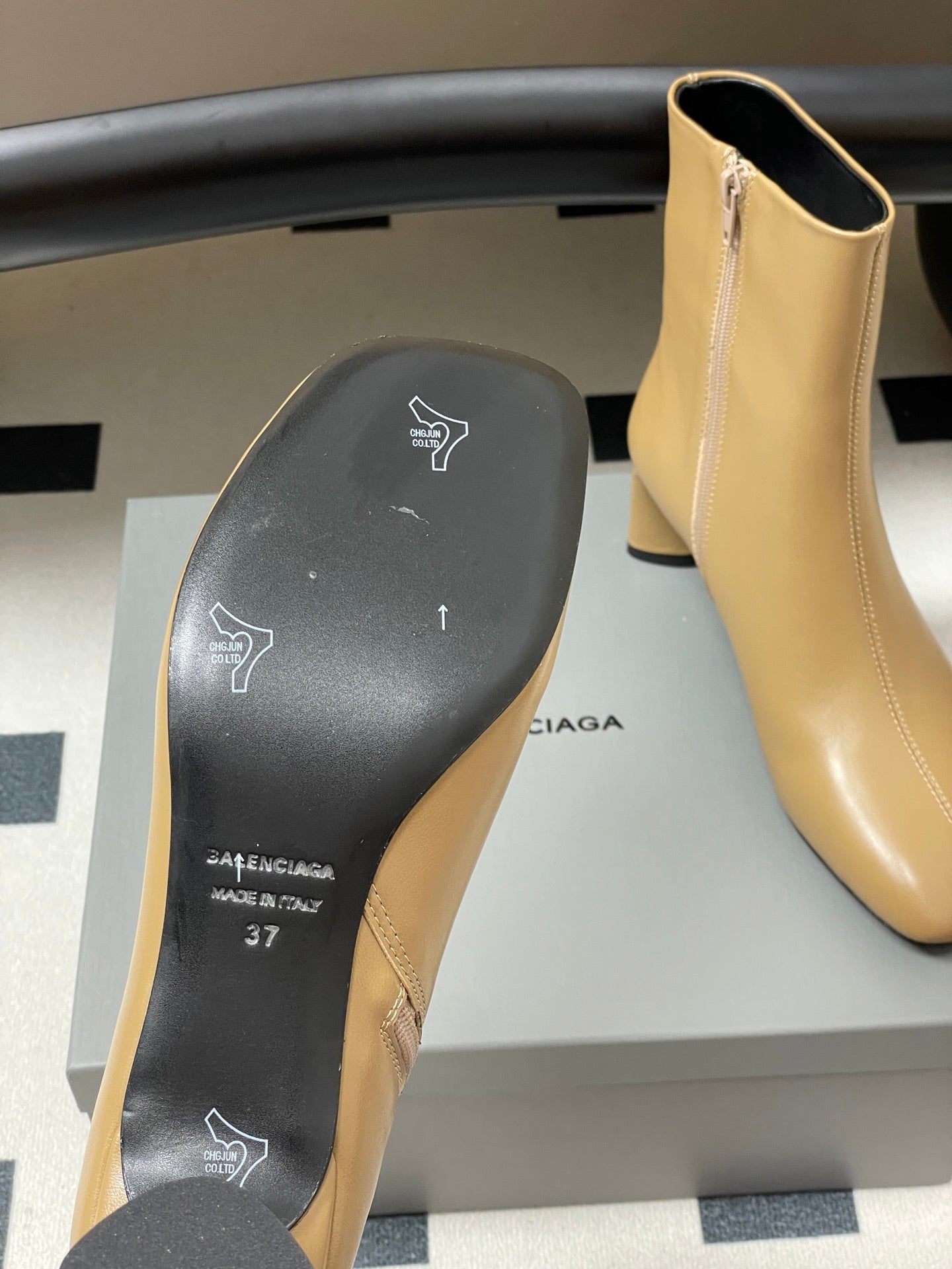 BALENCIAGA 25S ANKLE BOOTS 65 MM IN BEIGE BROWN COW LEATHER - 35