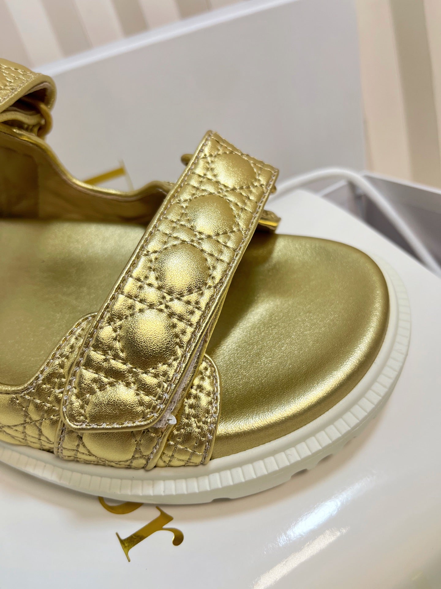 DIORACT SLIDES 25MM IN GOLD PATENT CALFSKIN - 35