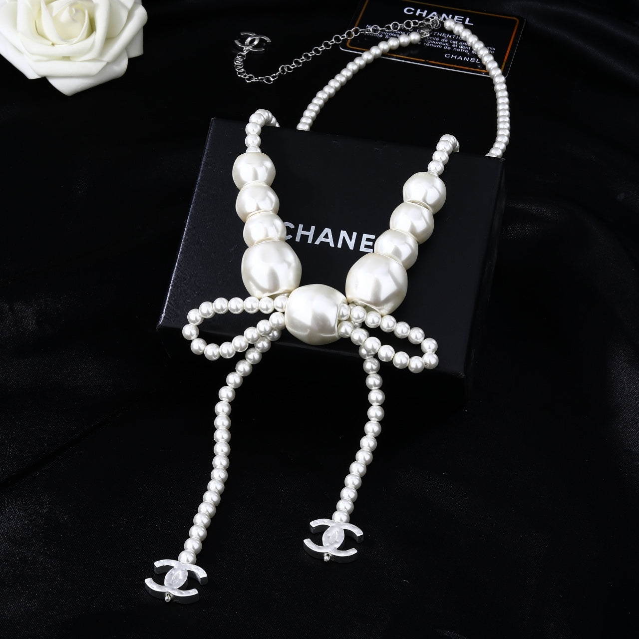 CHANEL 25S CHAIN BELT IN WHITE PEARL WITH BOW 614475 - 30