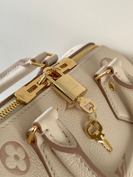 СУМКА SPEEDY BANDOULIÈRE 21 З БІЛОГО ТА РОЖЕВОГО ПОЛОТНА MONOGRAM