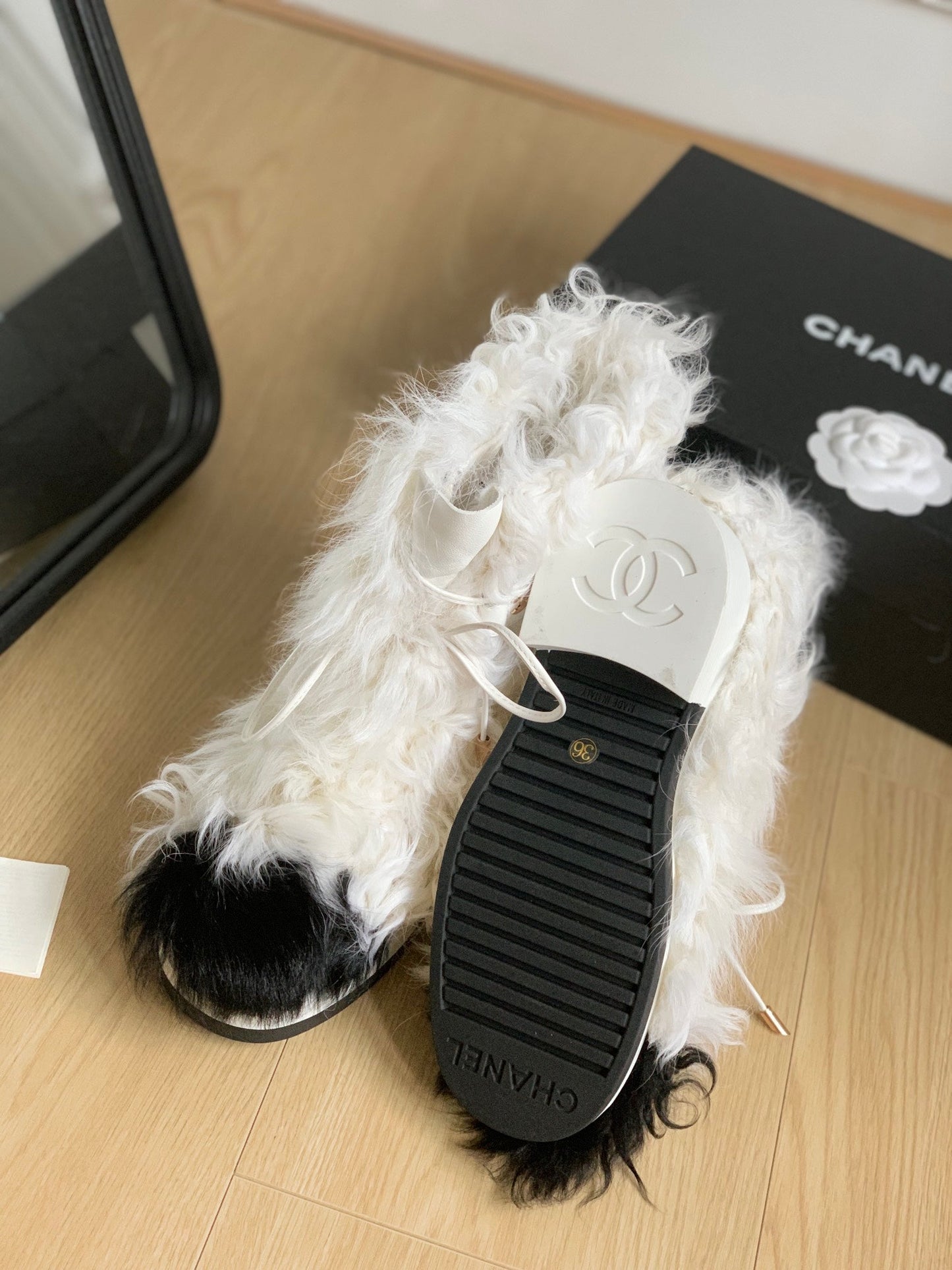 CC ANKLE BOOTS IN WHITE MIX BLACK WOOL FUR - 35