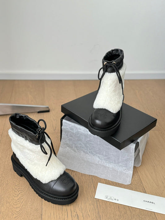 CC CHUNKY BOOTS З БІЛОГО ГЛАДКОГО ФЛІСУ ТА ЧОРНОЇ ТЕЛЯЧОЇ ШКІРИ - 35