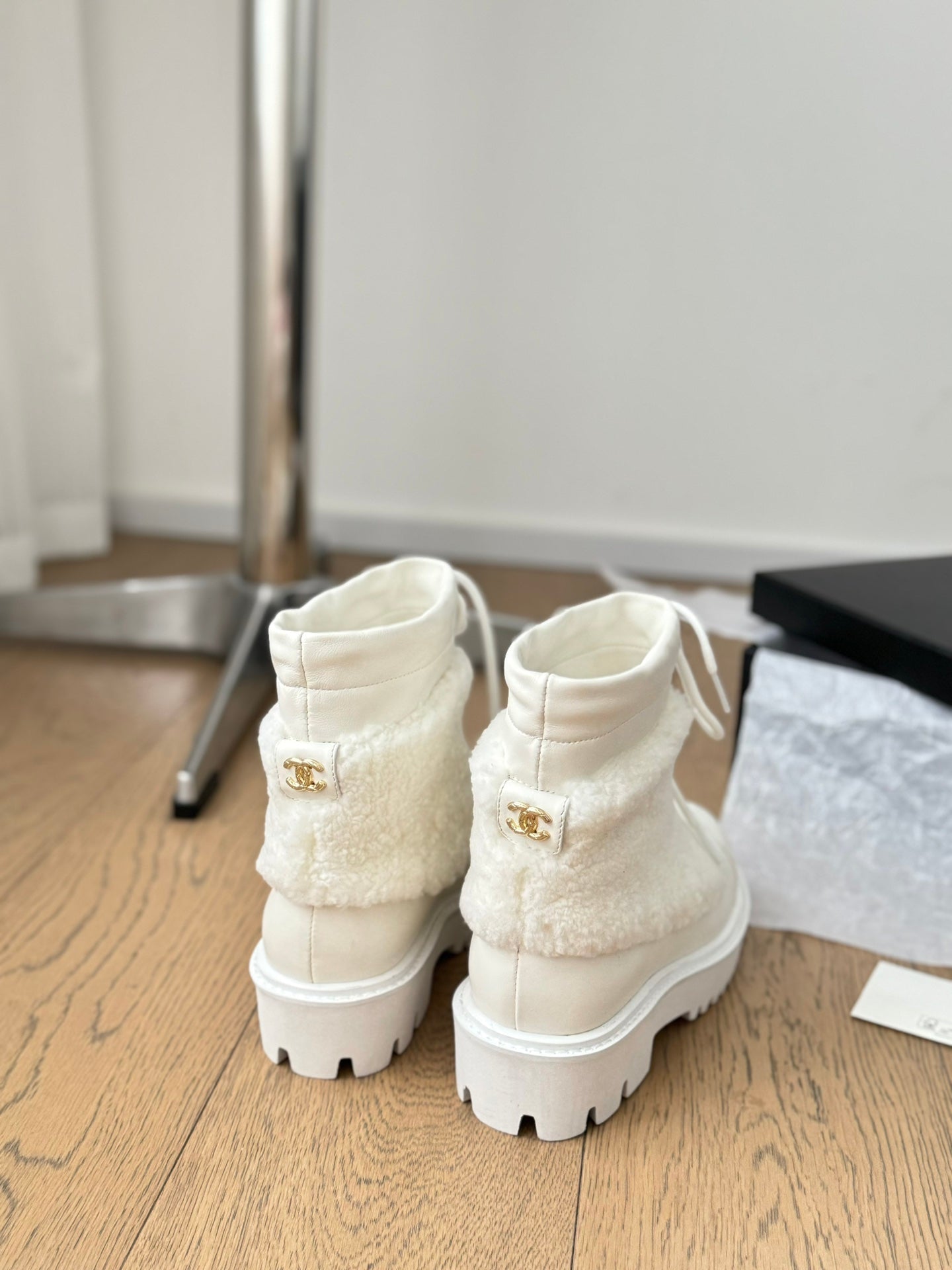 CC CHUNKY BOOTS IN WHITE SMOOTH FLEECE AND CALFSKIN - 35