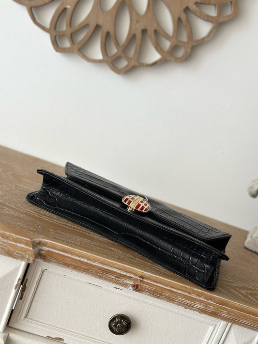 CHANEL 25S КЛАТЧ 30 З ТИСНЕНОЇ ПІД КРОКОДИЛА ТЕЛЯЧОЇ ШКІРИ ЧОРНОГО КОЛЬОРУ