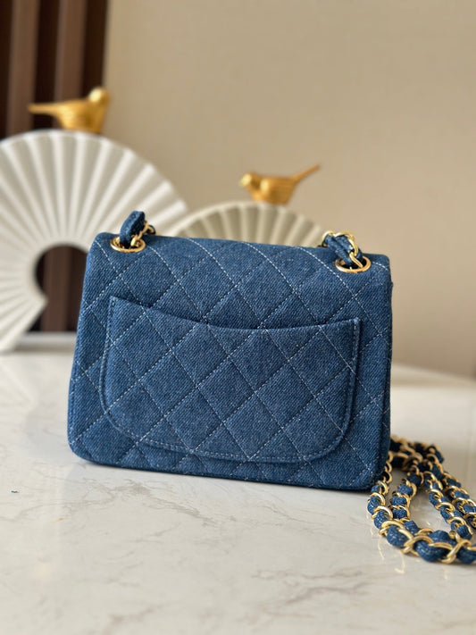 CHANEL 25S МІНІ СУМКА FLAP 18 З СИНЬОГО ДЕНІМУ З ЗОЛОТОЮ ФУРНІТУРОЮ
