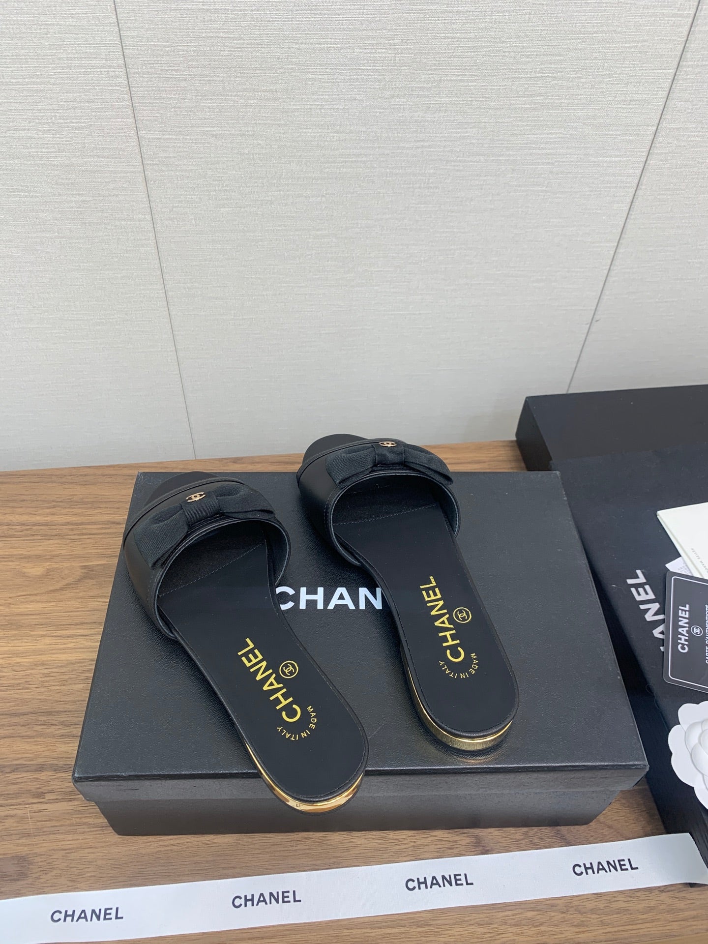 BOW SLIPPERS IN BLACK LAMBSKIN - 35
