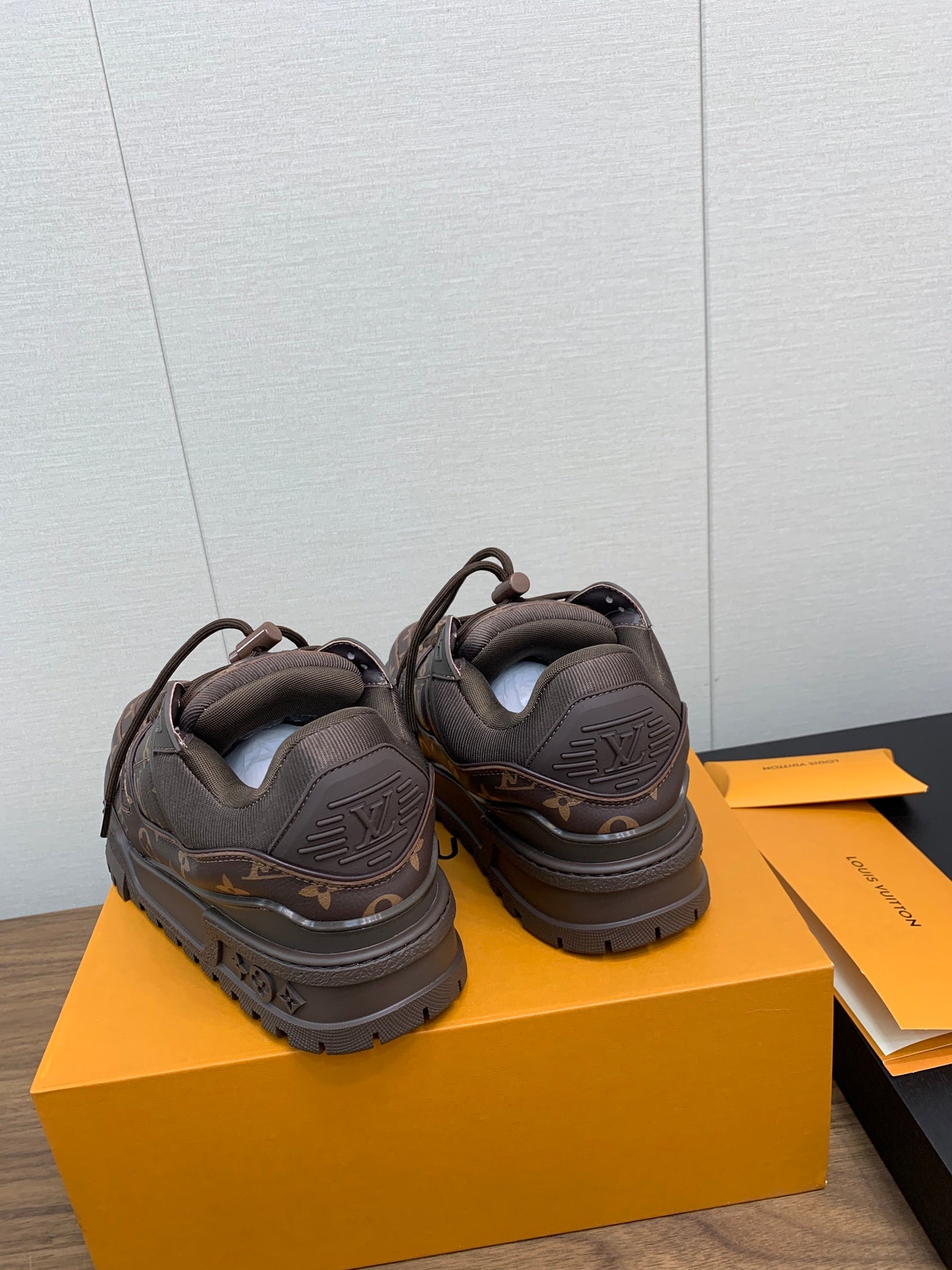 LV TRAINER IN CHOCOLATE BROWN MONOGRAM CALFSKIN - 35