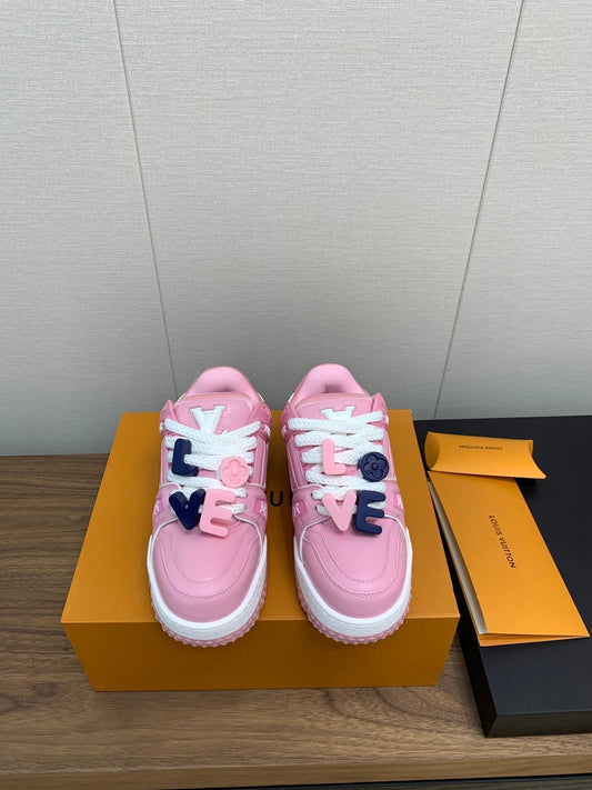 КРОСІВКИ LV TRAINER З ТЕЛЯЧОЇ ШКІРИ СВІТЛО-РОЖЕВОГО КОЛЬОРУ — 35