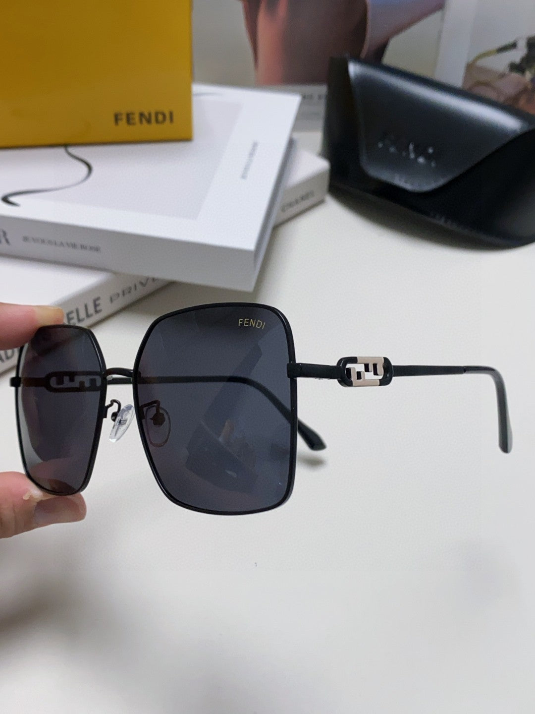 OVERSIZED BAGUETTE SQUARE FRAME SUNGLASSES 562043 IN METAL - Silver smoke
