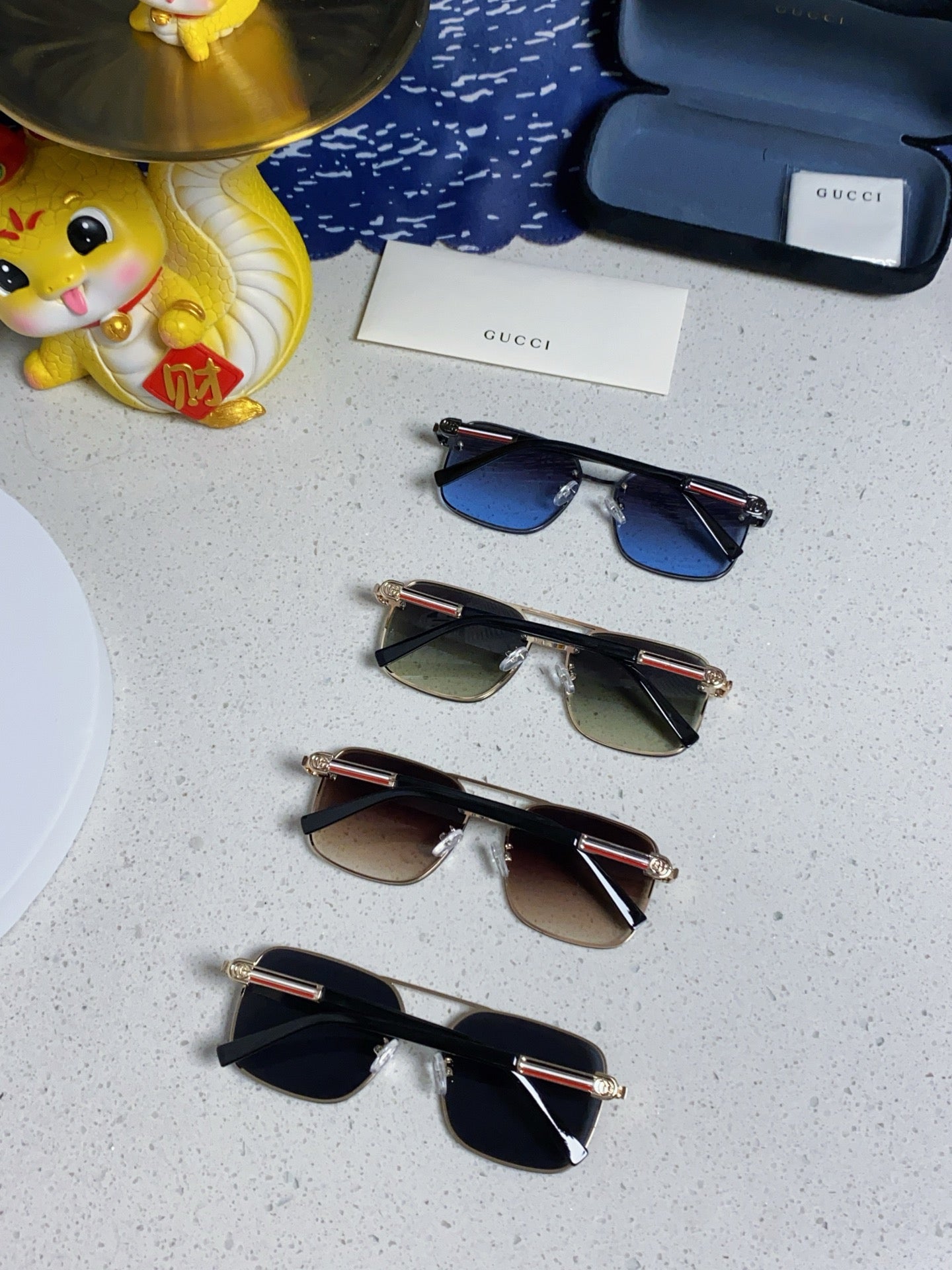 SQUARE FRAME SUNGLASSES 563175 IN METAL - Black
