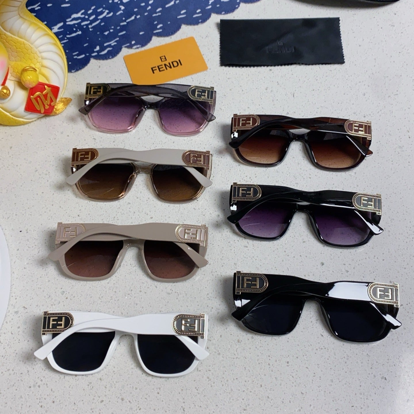 DIAGONAL CHUNKY SQUARE FRAME SUNGLASSES 543494 IN ACETATE - Purple/ purple