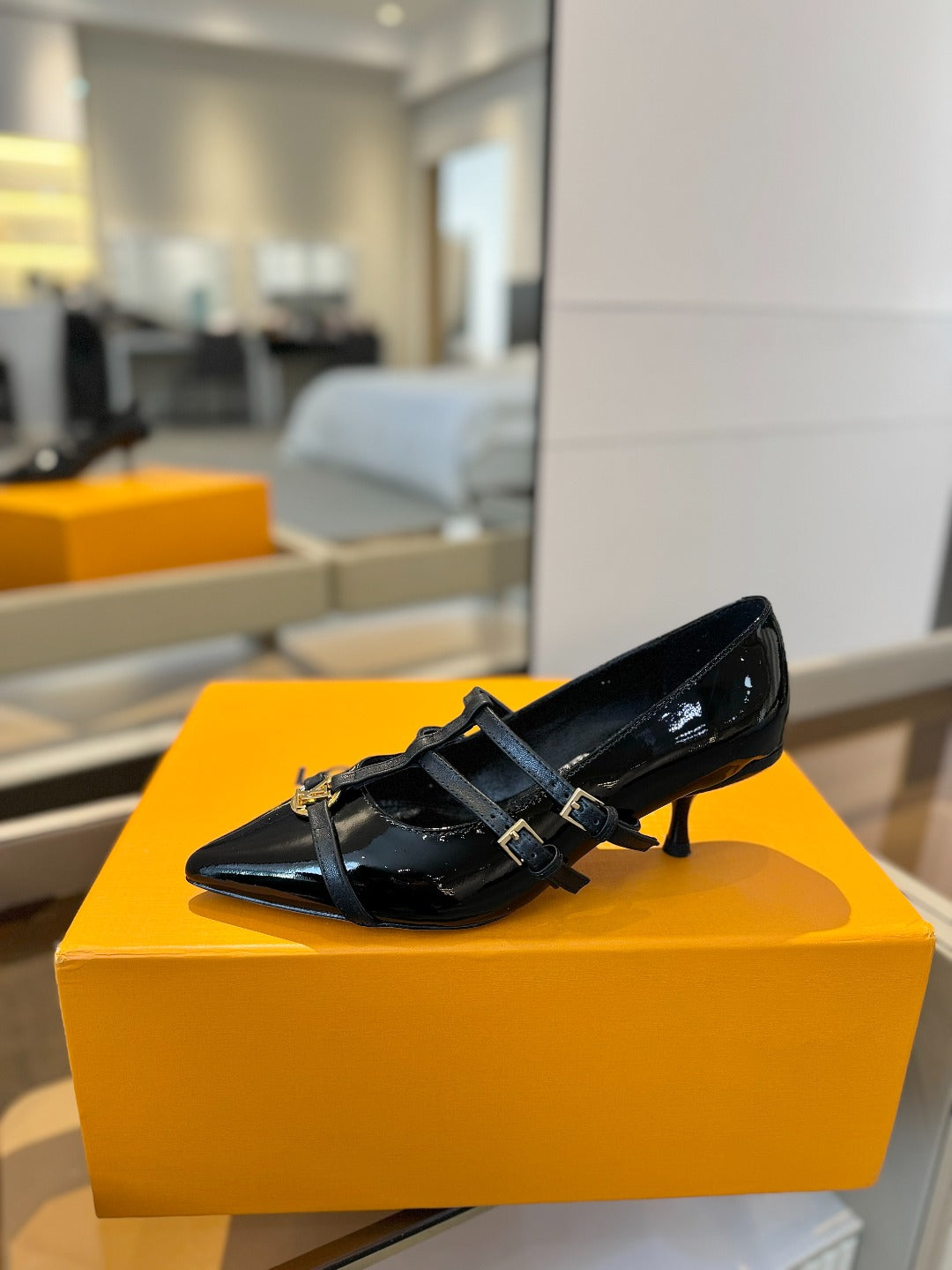 HIGH PUMP 5 CM TRIPLE-STRAP IN BLACK PATENT CALFSKIN - 34
