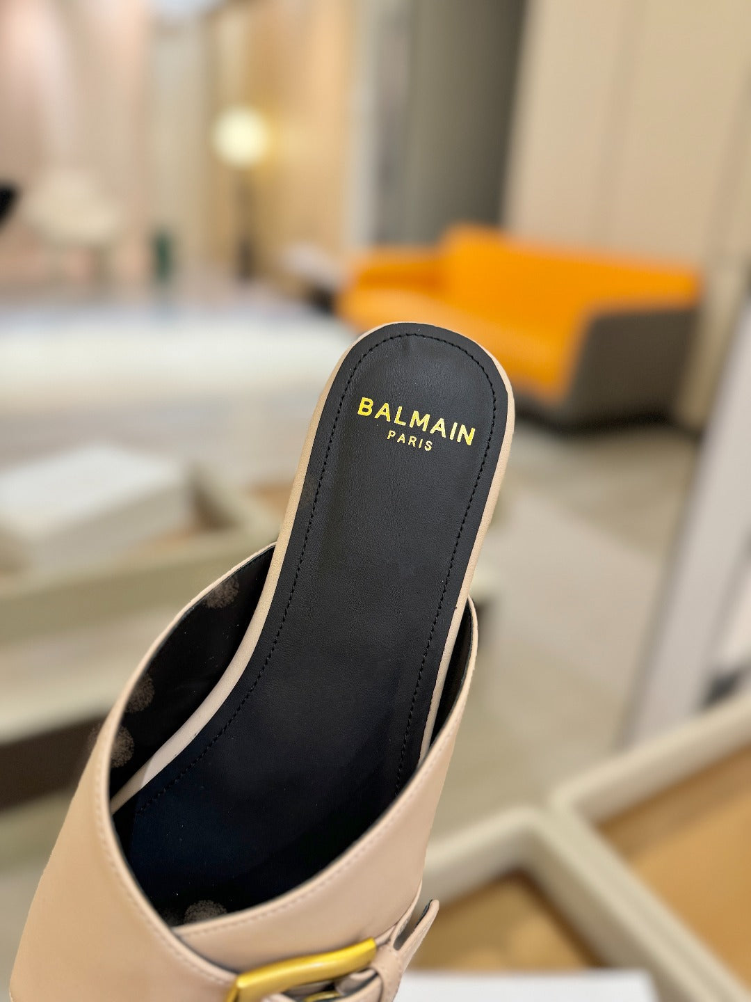 БОСОНІЖКИ BALMAIN 26S З ТЕЛЯЧОЇ ШКІРИ БЕЖЕВОГО КОЛЬОРУ