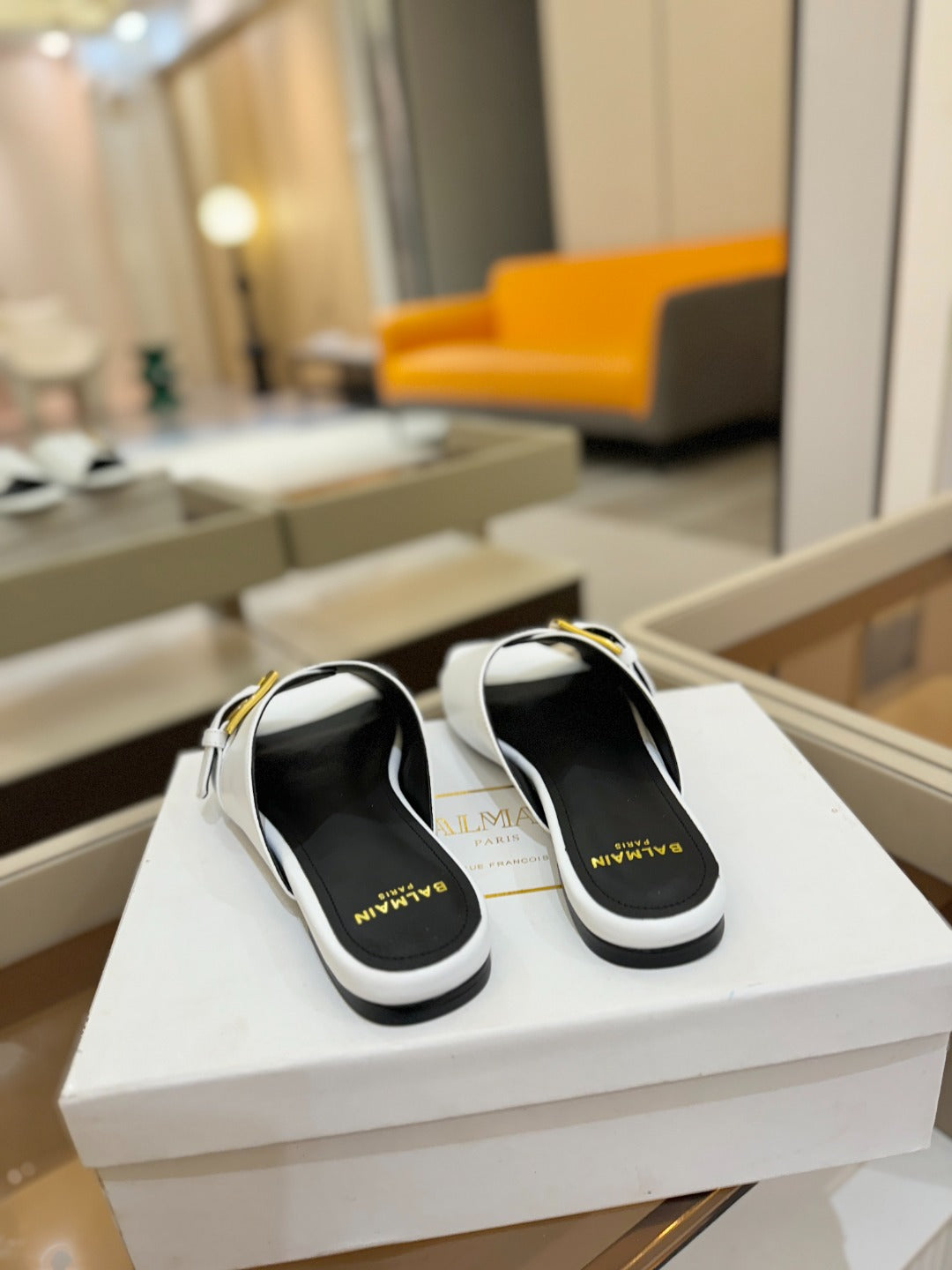 БОСОНІЖКИ BALMAIN 26S З БІЛОЇ ТЕЛЯЧОЇ ШКІРИ