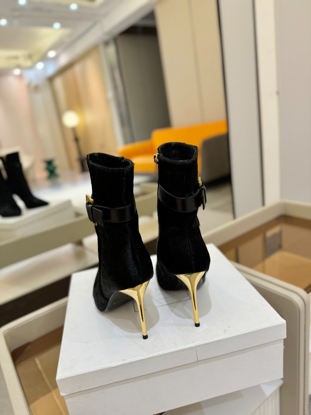 Черевики BALMAIN 26S 95 мм з чорним хутром поні