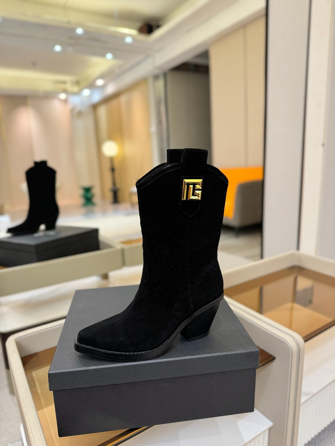 BALMAIN 26S ЧЕРЕВИКИ-КОЗАКИ 65 ММ ІЗ ЧОРНОЇ ЗАМШІ
