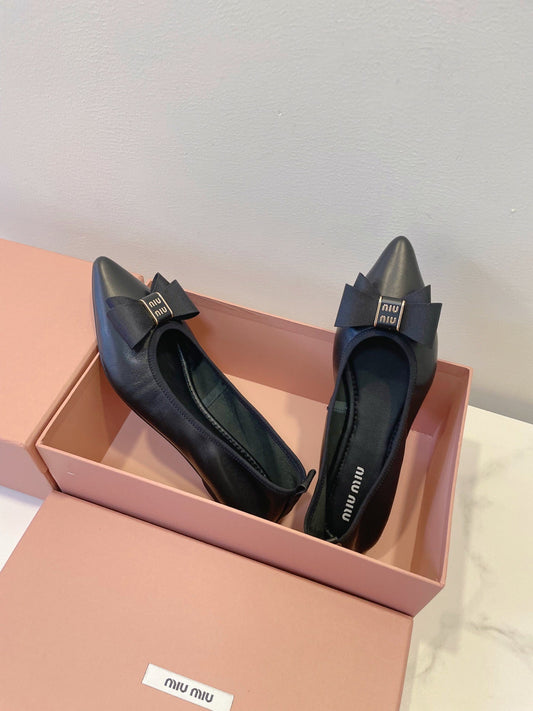 Балетки MIUMIU 26S з чорної телячої шкіри з бантом