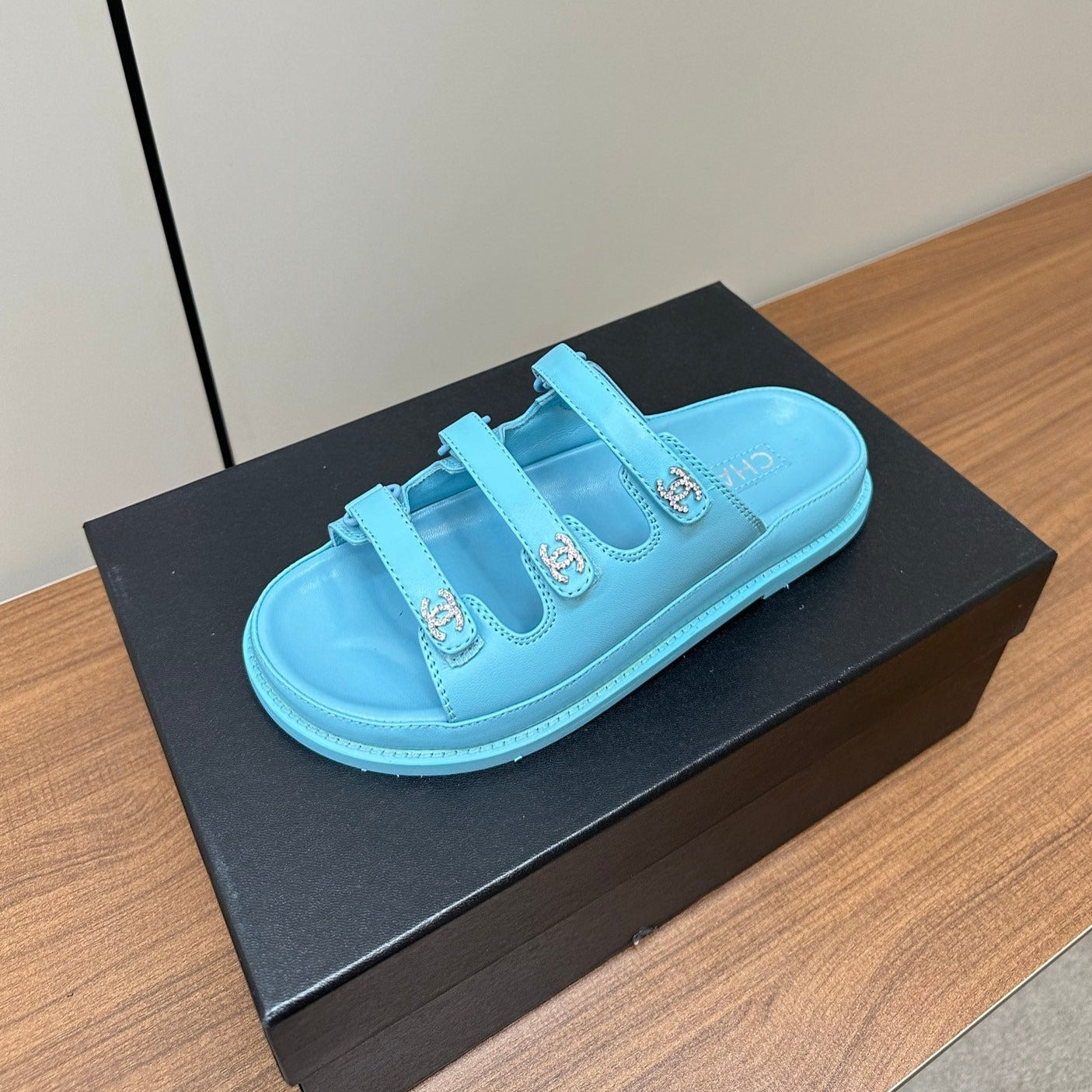 dad sandals cloud blue 3 rows lambskin mules - 35