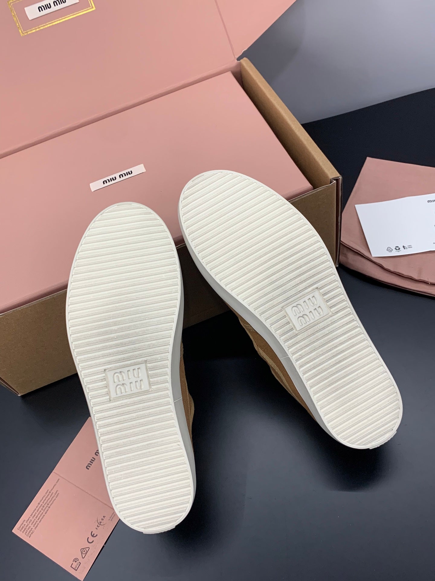 Балетки MIUMIU 26S MARY JANE З КОРИЧНЕВОГО ПОЛОТНА З ЛОГОТИПОМ