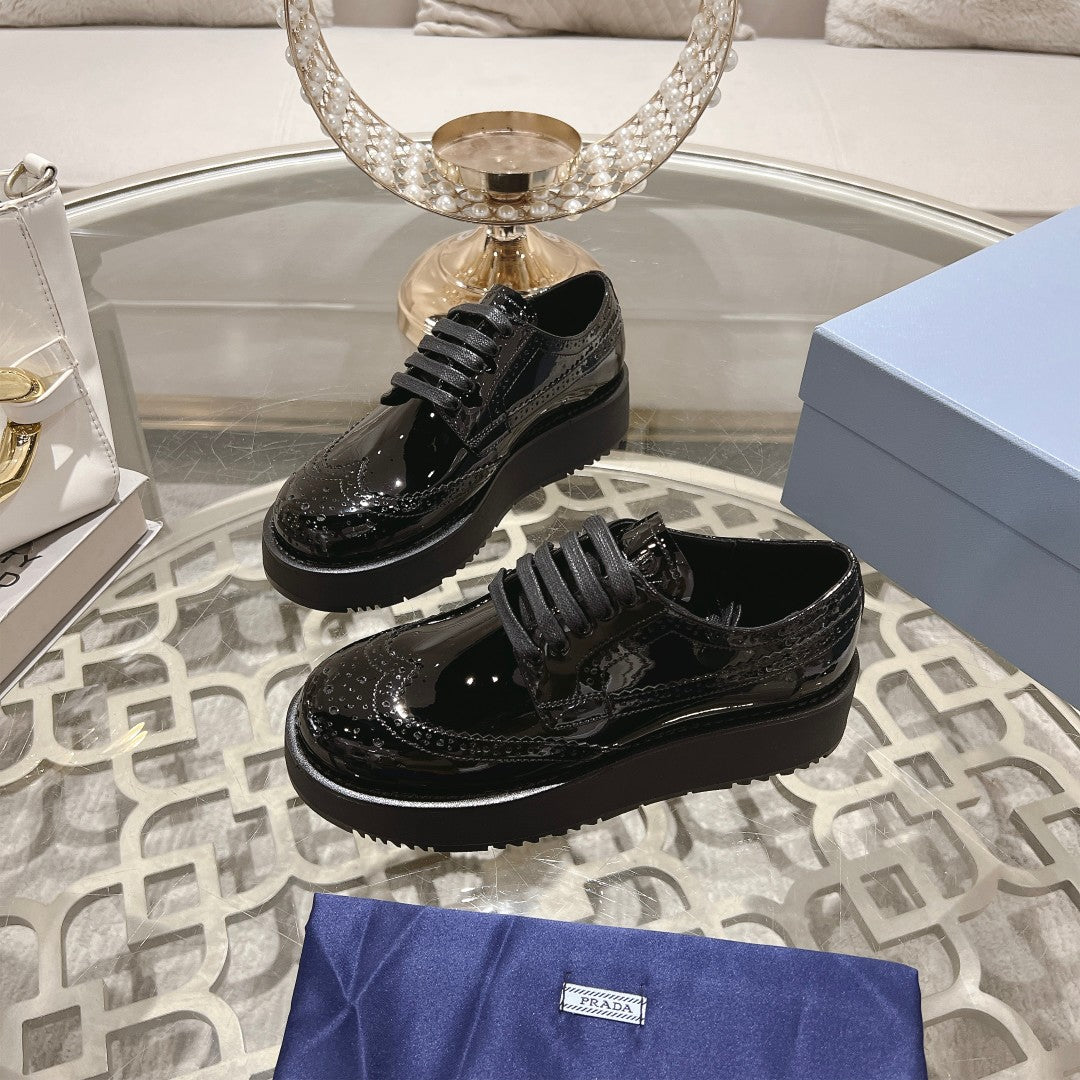 ЧЕРЕВИКИ PRADA 26S БРОУГИ З ЧОРНОЇ ЛАКОВАНОЇ ТЕЛЯЧОЇ ШКІРИ