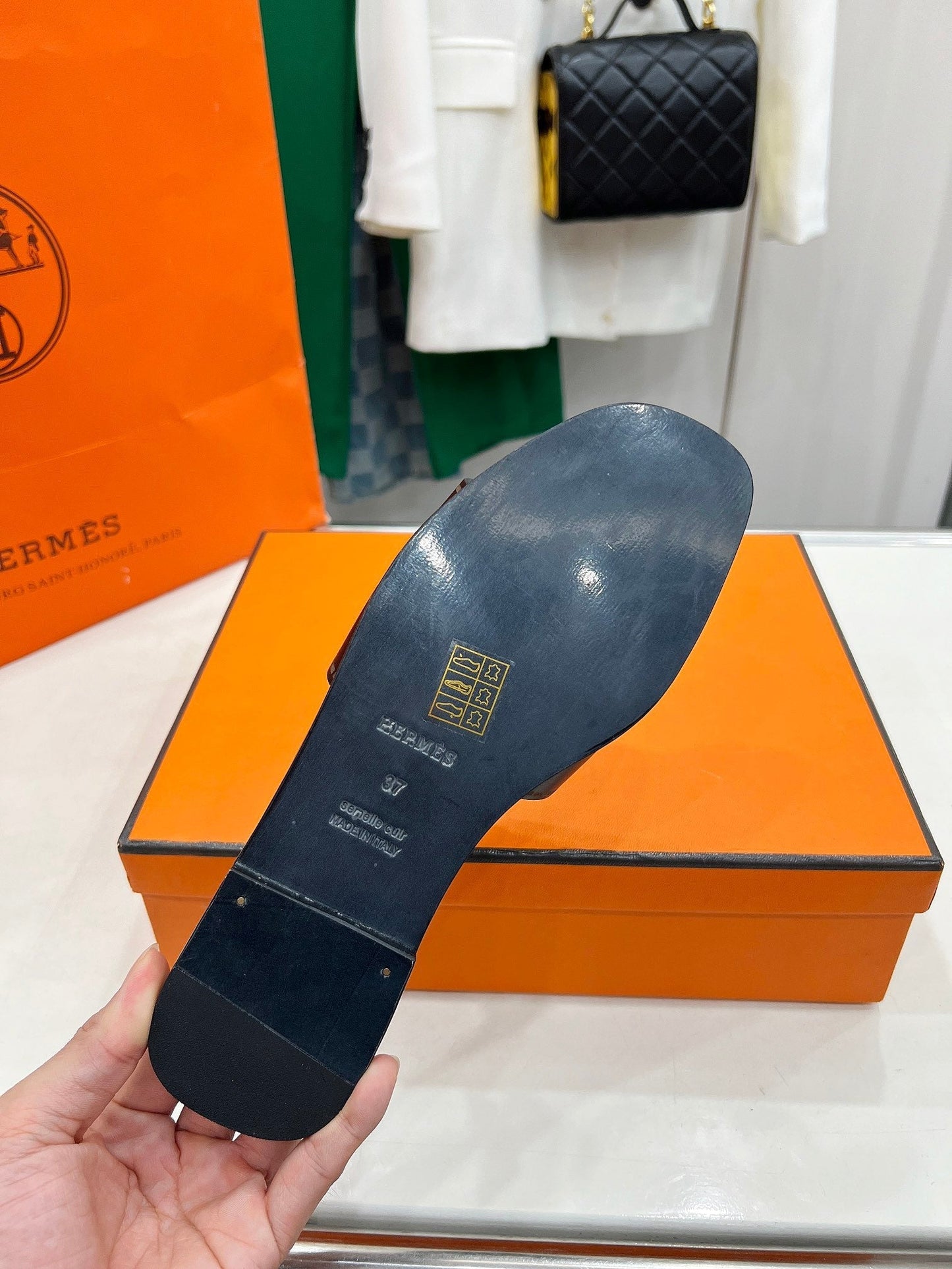 IDIOMA SANDAL IN BLACK CALFSKIN - 34