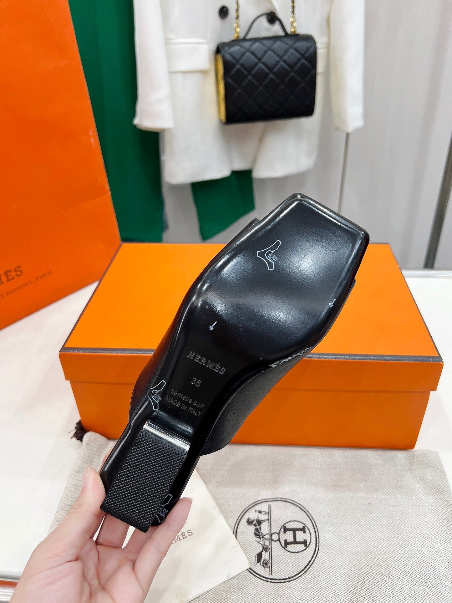 IDOLE SANDAL IN BLACK CALFSKIN - 35