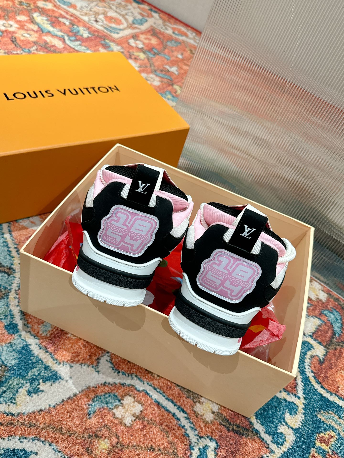 LV SKATE SNEAKER IN WHITE MIX BLACK AND LIGHT PINK CALFSKIN - 35