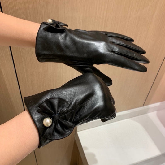 TOUCHSCREEN GLOVES IN BLACK LAMBSKIN WITH GOLD LOGO 462264 - M