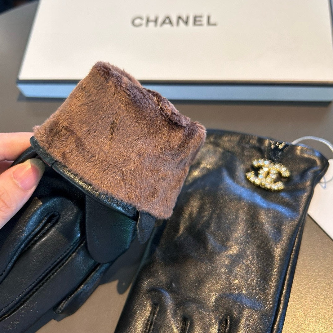 TOUCHSCREEN GLOVES IN BLACK LAMBSKIN WITH GOLD LOGO 462272 - M