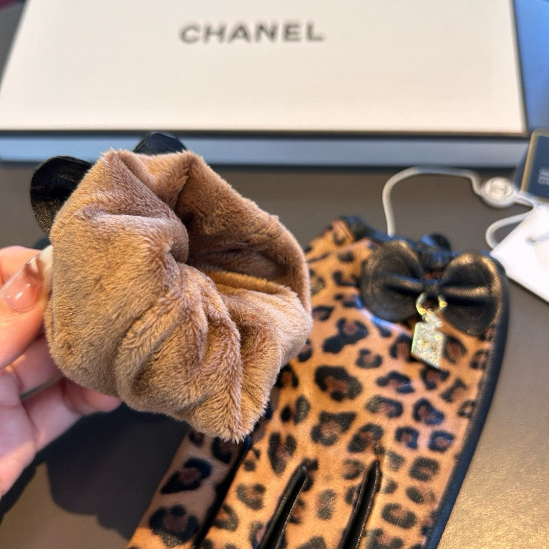 GLOVES IN PERU BROWN MONOGRAM LAMBSKIN 465005 - M