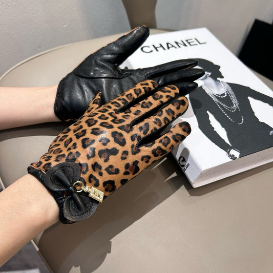 GLOVES IN PERU BROWN MONOGRAM LAMBSKIN 465005 - M