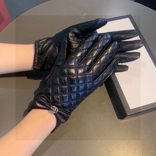 TOUCHSCREEN GLOVES WITH BOW IN BLACK LAMBSKIN 467968 - M