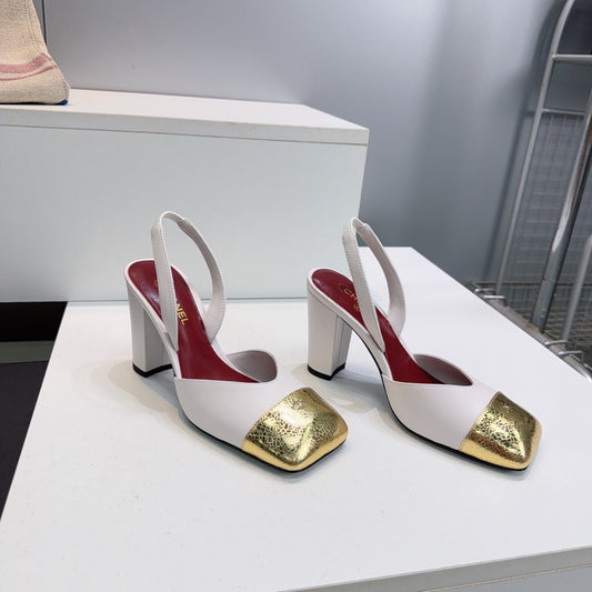 CHANEL 26S СЛІНГБЕКИ 95 ММ З БІЛОЇ ОВЕЧОЇ ШКІРИ З ЗОЛОТИМ МИСКОМ